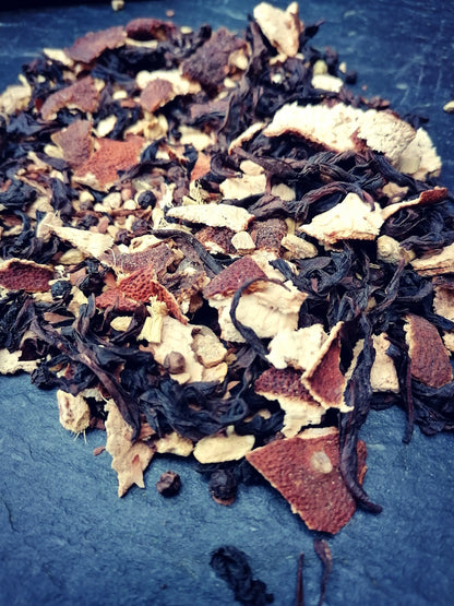 Hot and spicy tea herbs with tangerine peel, cinnamon, black pepper , Rou Gui Oolong